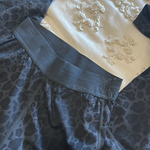 Small Adidas Set. Leggings-Bra-Cropped Baby Tee - Picture 6 of 7